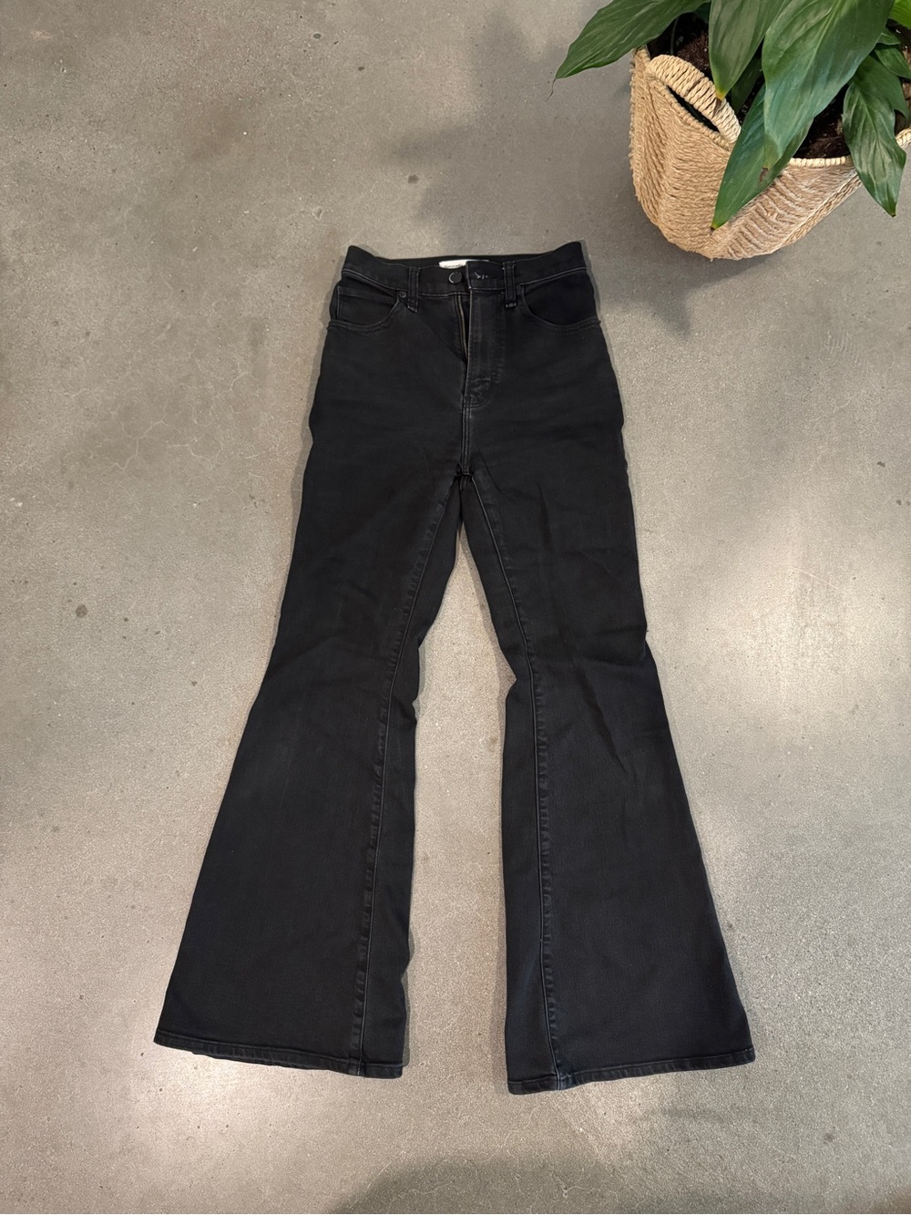 Abercrombie & Fitch The Flare Ultra High Rise Jeans